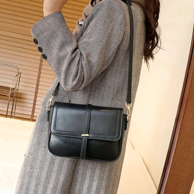 HARLOW™ RETRO TEXTURED SQUARE BAG