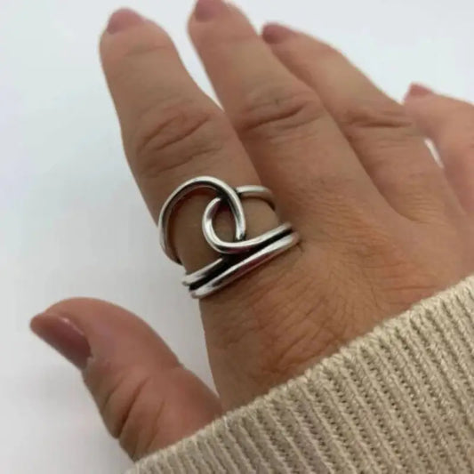 GENEVYA™ KNOT THUMB RING
