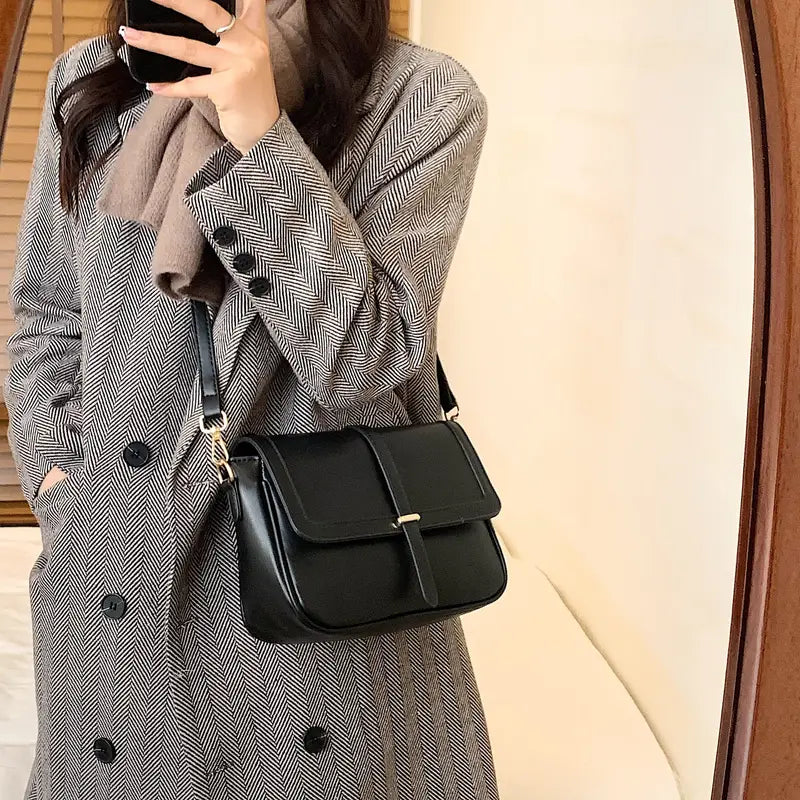 HARLOW™ RETRO TEXTURED SQUARE BAG
